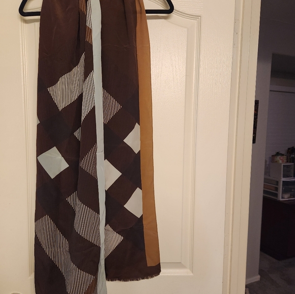 Burberry Vintage Large Oblong Silk Scarf - authentic - Picture 13 of 13